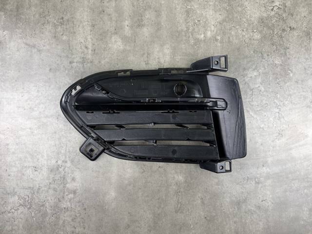 BMW 51117319778 Заглушка (решетка) противотуманных фар бампера переднего правая в наличии Николаев