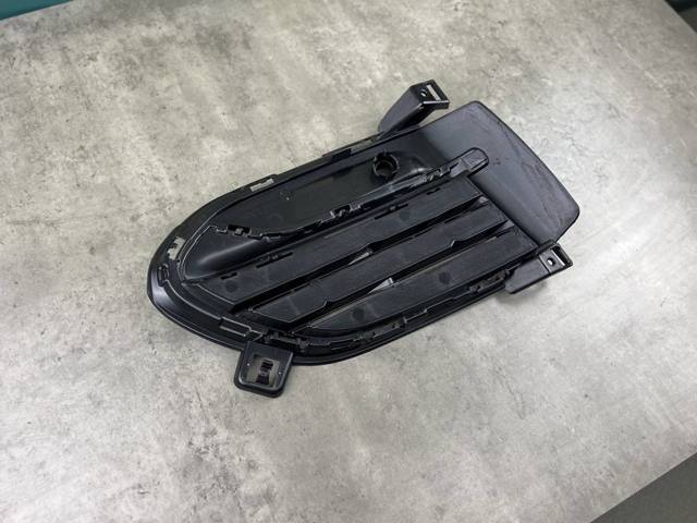 51117319778 BMW Заглушка (решетка) противотуманных фар бампера переднего правая купить в Днепр