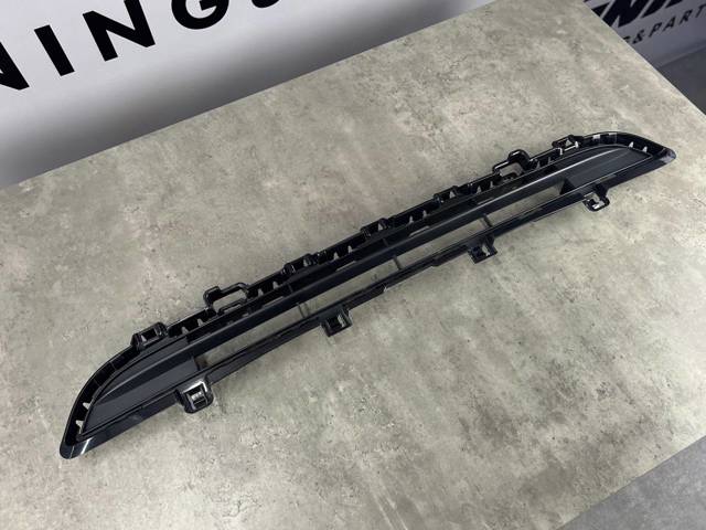 BMW 51117338493 Решетка бампера переднего верхняя в наличии Чернигов