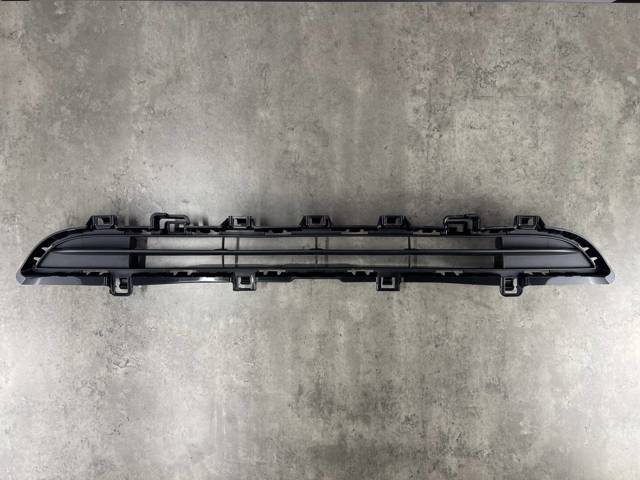 51117338493 Решетка бампера переднего верхняя купить Сумы