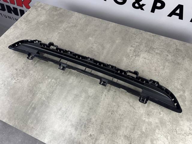 BMW 51117338493 Решетка бампера переднего верхняя в наличии Хмельницкий