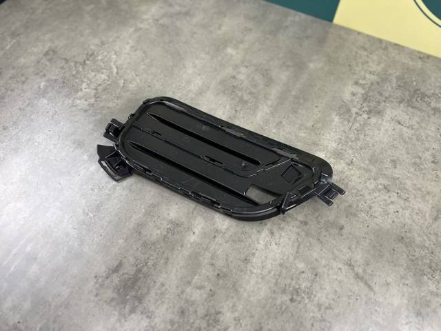 51117347945 BMW Решетка бампера переднего левая купить в Каменское