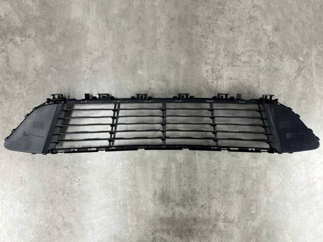 BMW 51117354773 Решетка бампера переднего центральная в наличии Павлоград