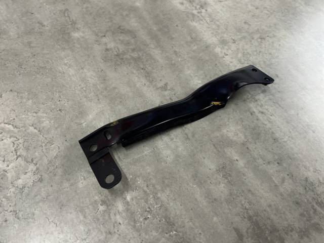 BMW 51117368479 Распорка передних стоек подвески левая в наличии Ровно