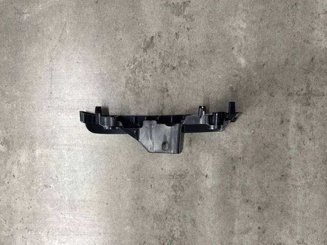 BMW 51117385350 Направляющая переднего бампера правая в наличии Чернигов