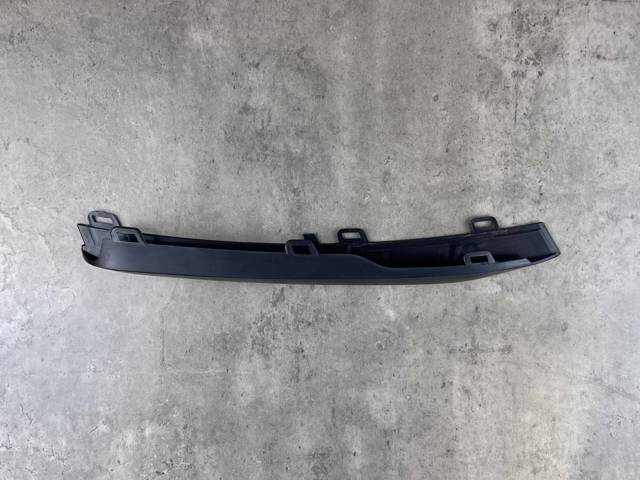 51117397616 BMW Молдинг решетки бампера переднего правый купить в Черновцы