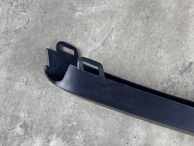 51117397616 BMW Молдинг решетки бампера переднего правый купить в Кривой Рог