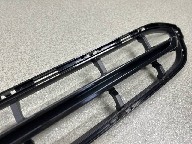 51117399898 BMW Решетка бампера переднего центральная купить в Харьков