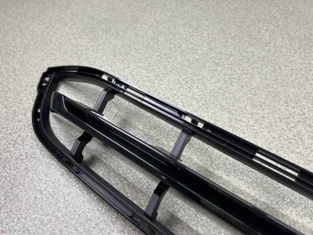 BMW 51117399898 Решетка бампера переднего центральная в наличии Полтава