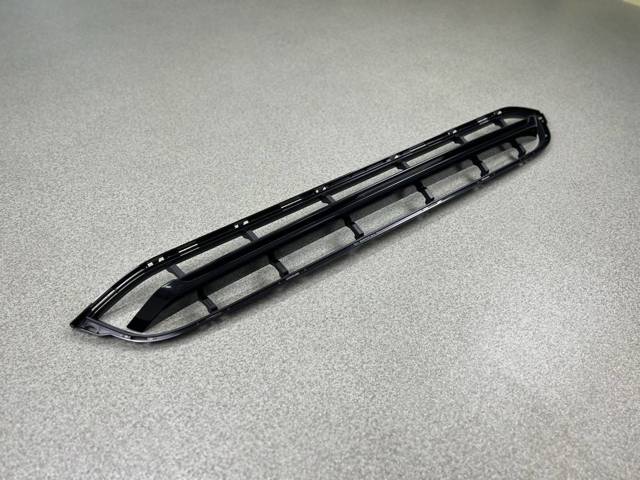 51117399898 BMW Решетка бампера переднего центральная купить в Николаев