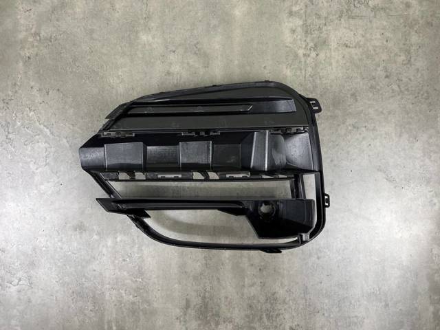 BMW 51117399904 Заглушка (решетка) противотуманных фар бампера переднего правая в наличии Полтава