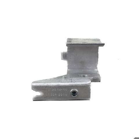 Кронштейн передней балки 51647245795 BMW