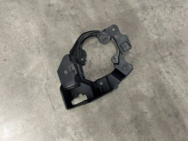 B63B51694 MAZDA Кронштейн крепления противотуманной фары левой купить в Павлоград