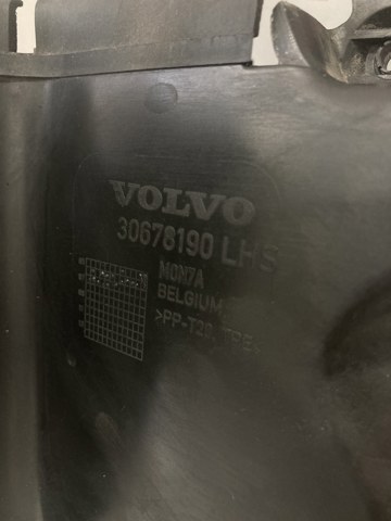 VOLVO 30678190 Левый дефлектор радиатора в наличии Черкассы