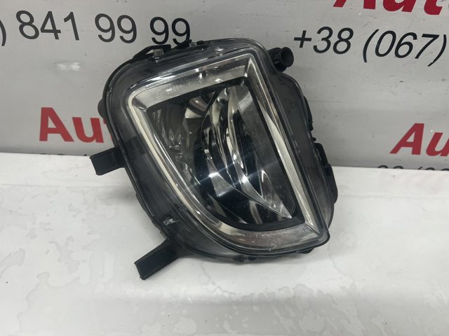 Противотуманка правая 5K0941700C VAG