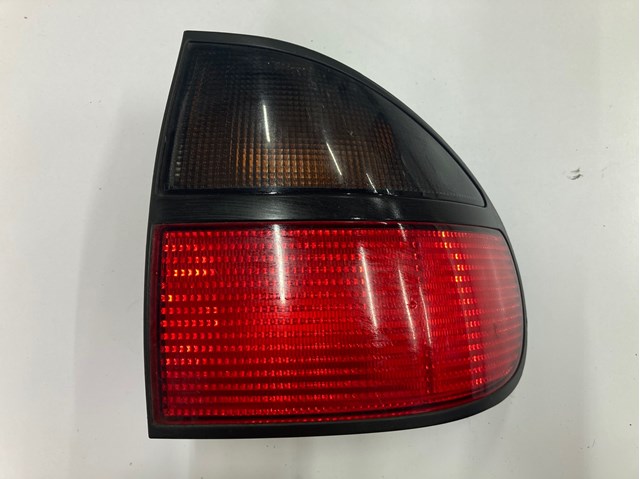 Правый стоп-сигнал Renault Laguna 1
