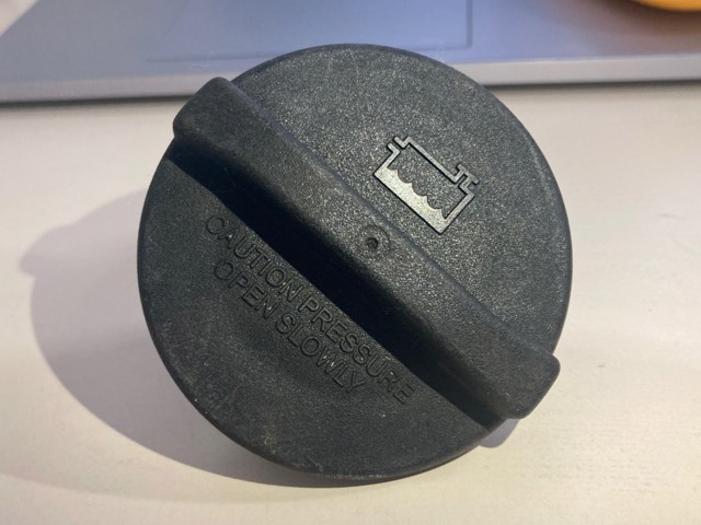 Пробка расширительного бачка A9065010015 MERCEDES