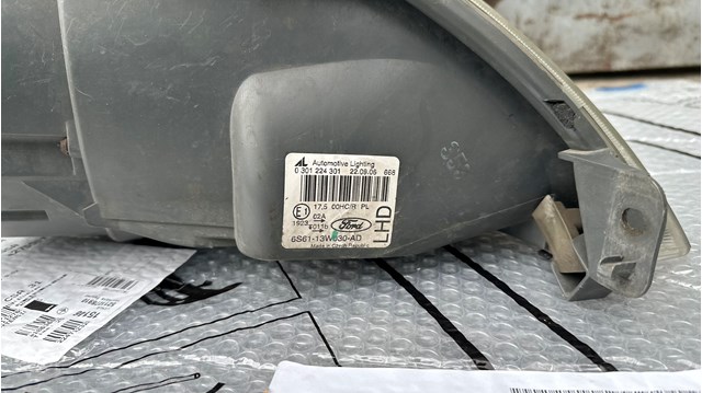 FORD 6S6113W029AD Правая фара в наличии Черновцы