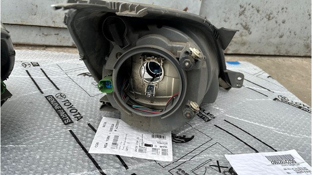 FORD 6S6113W029AD Правая фара в наличии Тернополь