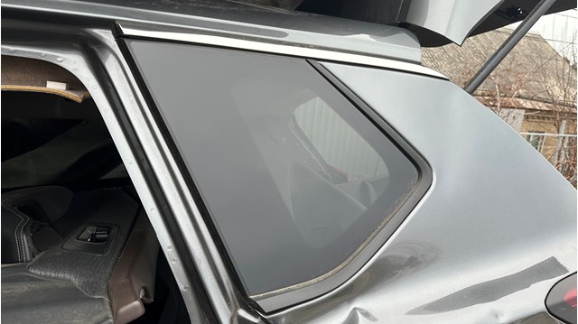 833016RA0A NISSAN Стекло кузова (багажного отсека) левое купить в Ужгород