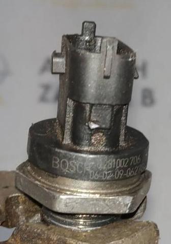 0281002706 BOSCH Датчик давления топлива купить в Киев