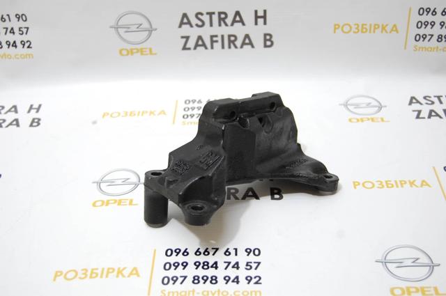 Кронштейн подушки (опоры) двигателя, правой 13189381 GM