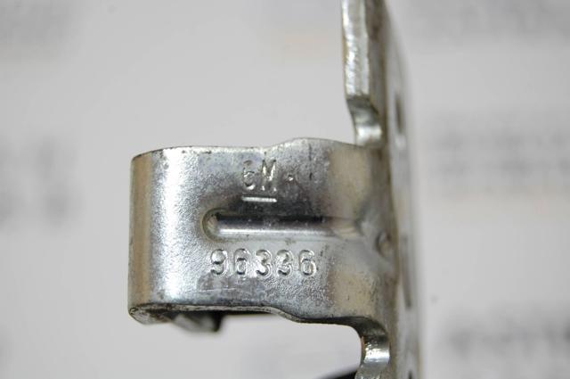 Фиксатор/петля (зацеп) замка двери передней 158651 GM