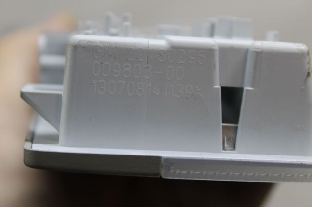 22780296 GM Плафон освещения салона (кабины) задний купить в Хмельницкий