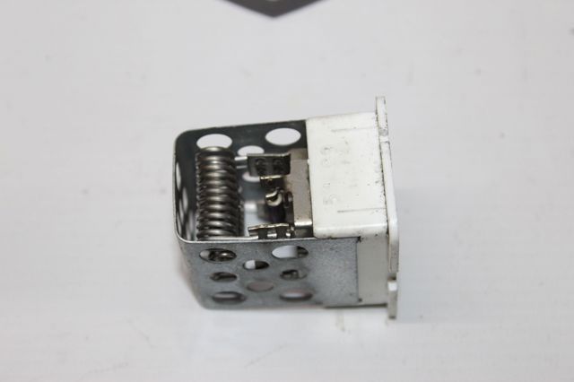 GM 52475432 Резистор печки в наличии Чернигов