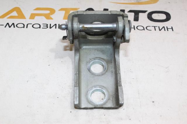 Петля передней двери, левой 9035CC PEUGEOT