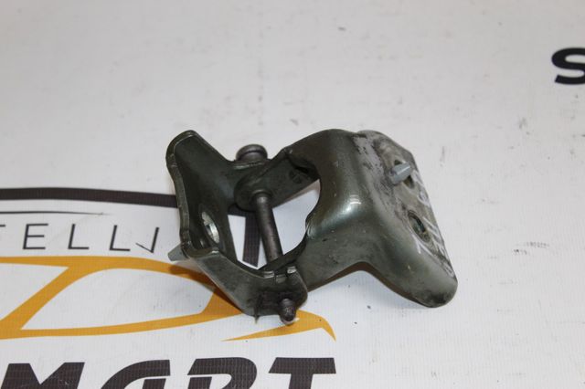 Петля передней двери левая 9035Z3 PEUGEOT
