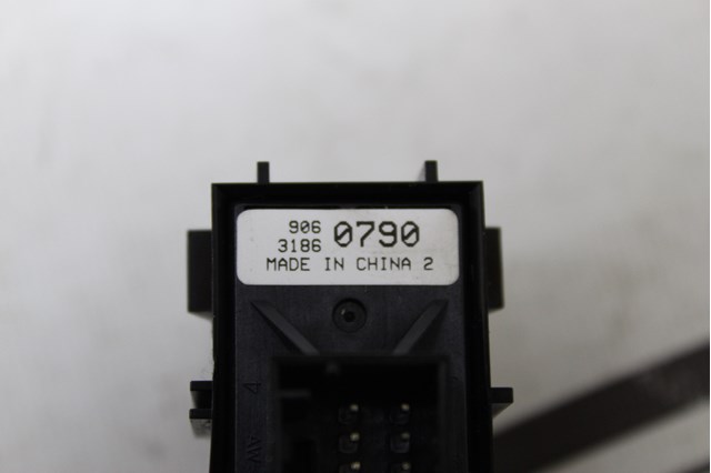 GM 9060790 Клавиша электромеханического стояночного тормоза в наличии Киев