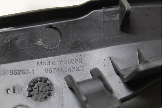 96748542XT PEUGEOT Молдинг лобового стекла нижний купить в Ужгород