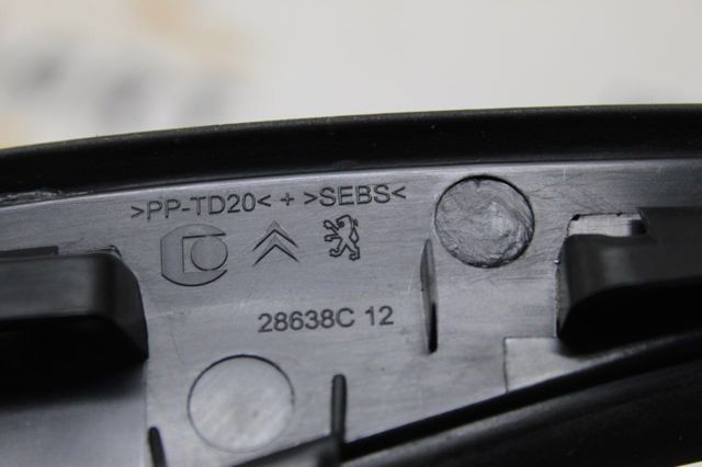 96748542XT PEUGEOT Молдинг лобового стекла нижний купить в Житомир