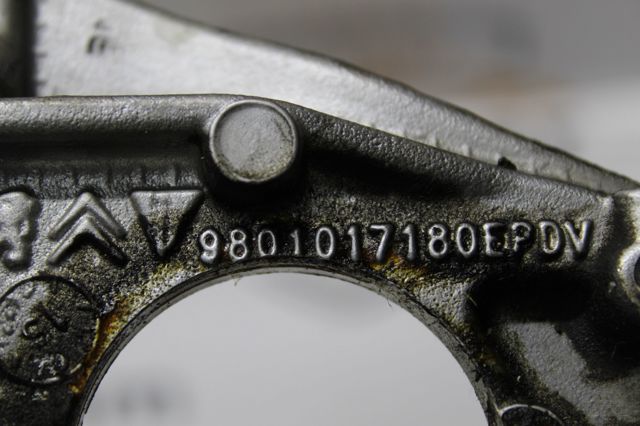 9801017180 PEUGEOT Опора подвесного подшипника передней полуоси купить в Киев