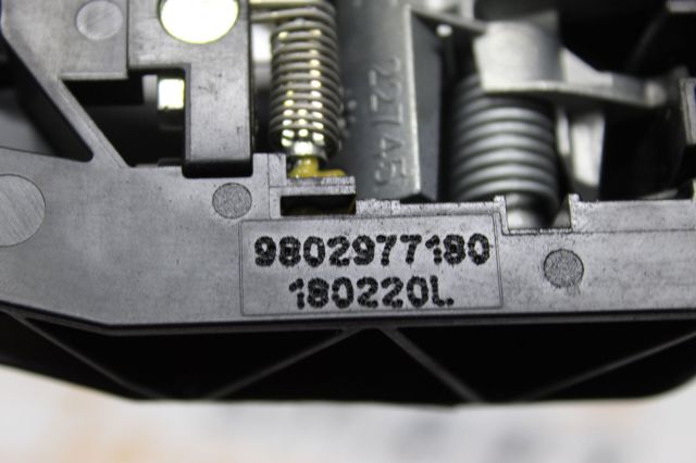 PEUGEOT 9802977180 Держатель наружной ручки двери задней правой в наличии Львов