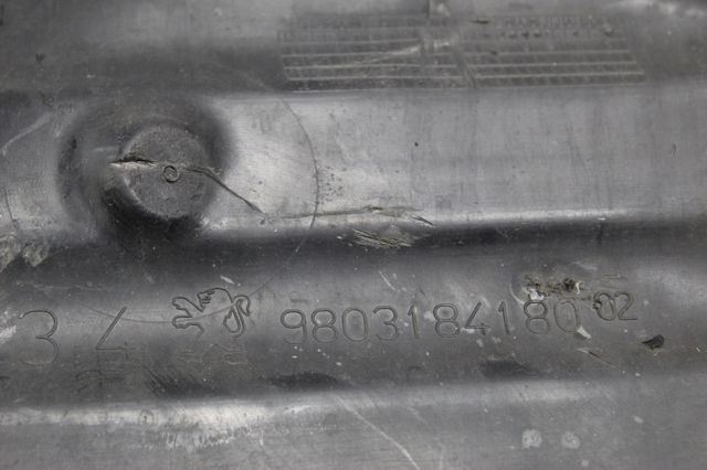 Передний правый клык бампера 9803184180 PEUGEOT