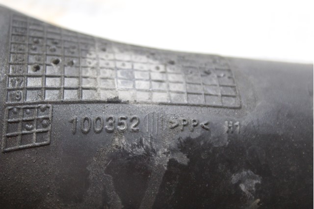 9806604180 PEUGEOT Впускной патрубок воздушного фильтра купить в Украина