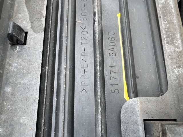 TOYOTA 517716A060 Накладка подножки в наличии Киев