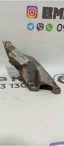 Кронштейн подушки (опоры) двигателя, правой 22116784824 BMW