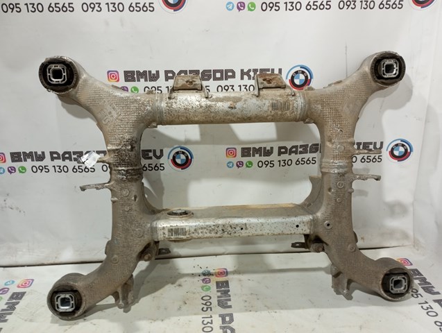 Поперечина задней подвески 33316799103 BMW