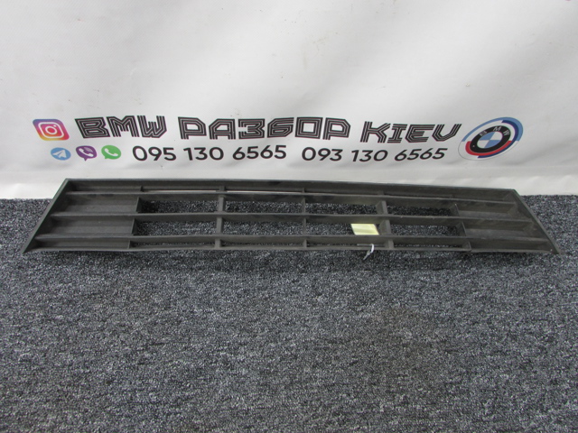 Решетка переднего бампера, центральная 51117331724 BMW