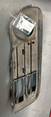 Заглушка под противотуманные фары, левая 51117331735 BMW