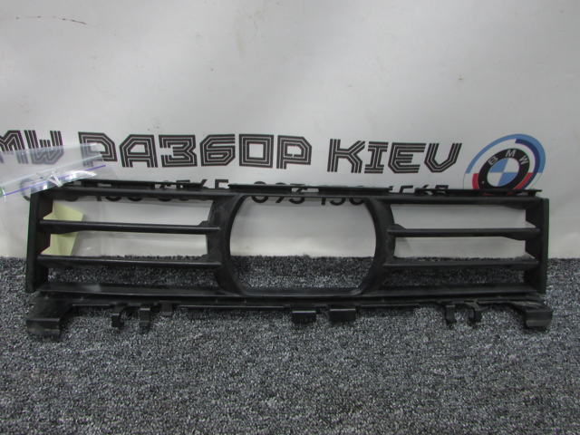 Центральная решетка переднего бампера 51117385268 BMW
