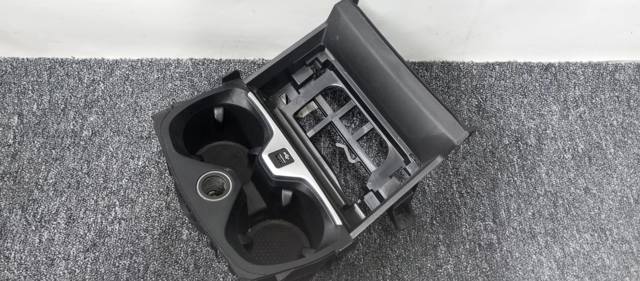 Подстаканник подлокотника центральной консоли 51167951771 BMW