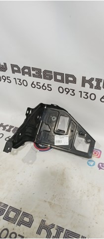 Кронштейн (адаптер) крепления фары передней правой 51647342502 BMW