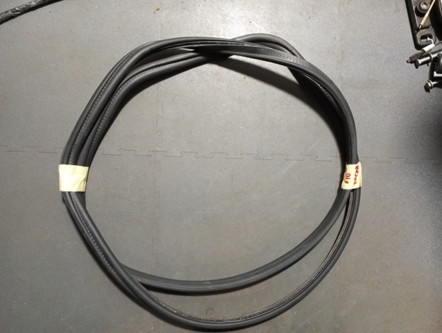 Уплотнитель багажника 51767260916 BMW