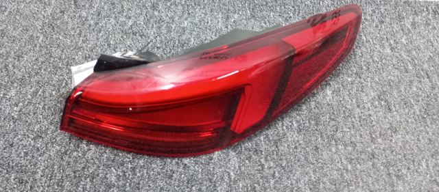 Задний правый внешний фонарь 63217465468 BMW