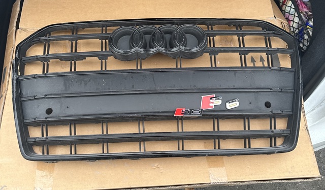 Облицовка радиатора 4G0853653T VAG