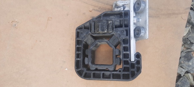 BMW 17118642753 Кронштейн радиатора нижний в наличии Ужгород